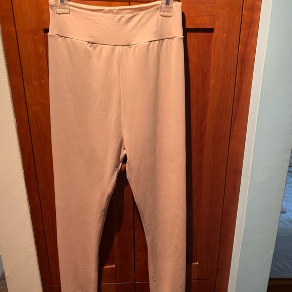 Showpo leggings - Picture 2 of 3